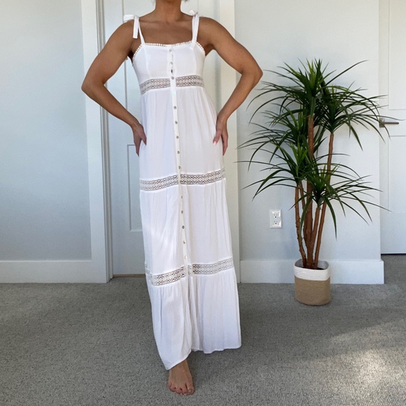 Dresses & Skirts - Beautiful White Beach Dress